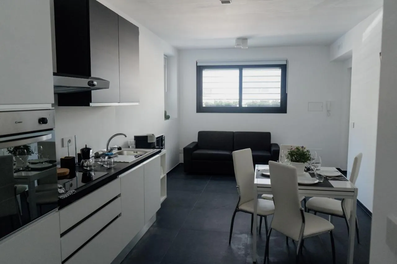 アパート Domus Residence - Catullo - バーリ